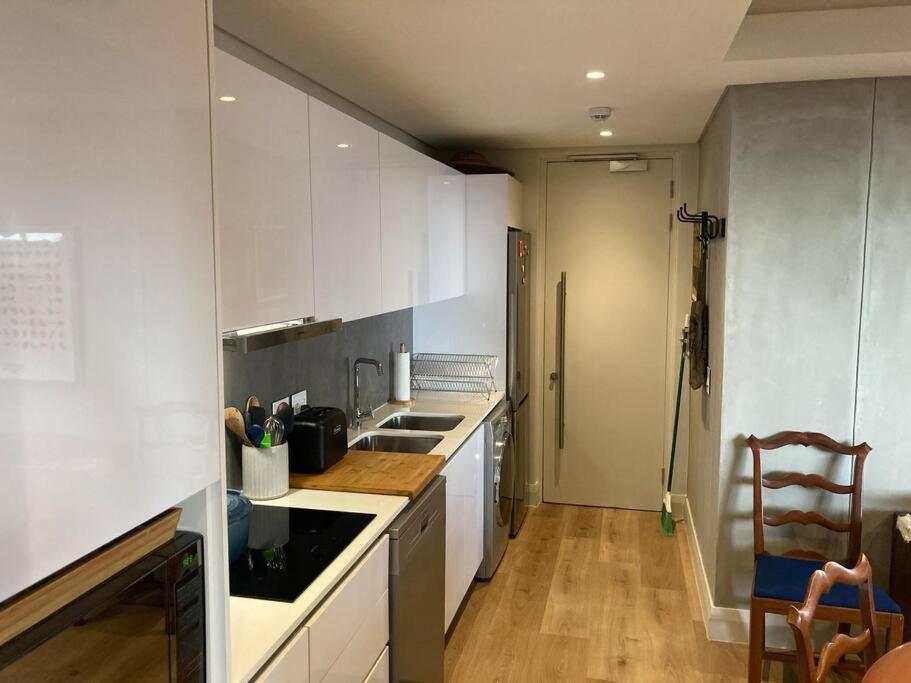 Deer Park Cpt - With Sweeping Views Apartment Kapstadt