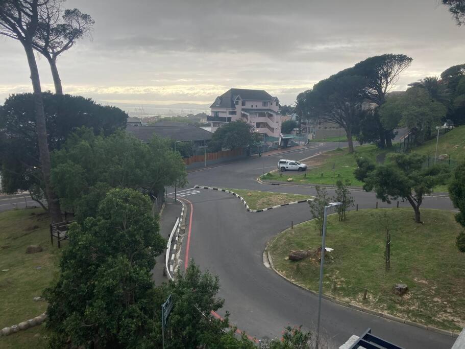 Apartment Deer Park Cpt - With Sweeping Views *