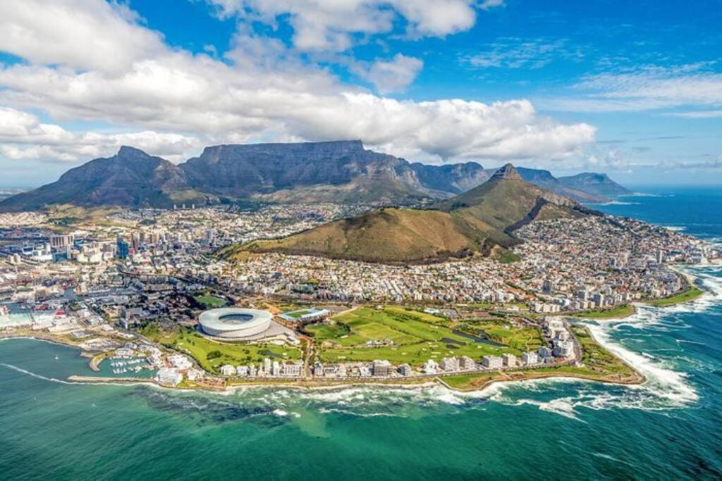 Deer Park Cpt - With Sweeping Views Cape Town